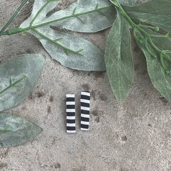 Hair Clips - Picture 2 of 15